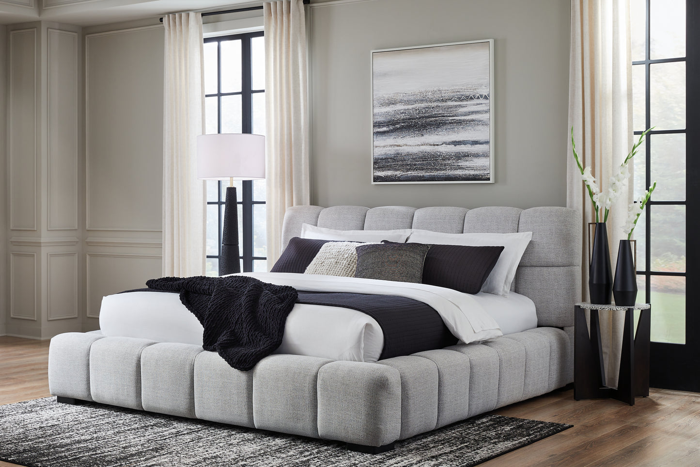 Grendusk King Upholstered Bed